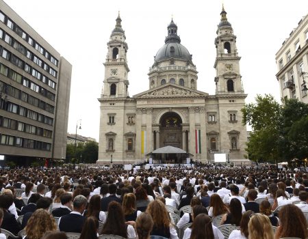 Katolikus iskolák Veni Sancte miséje a Szent István Bazilikánál