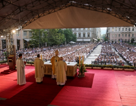 Derűsen, bizalommal éljük az életünket! – Erdő Péter a közös fővárosi és egyházmegyei Veni Sanctén