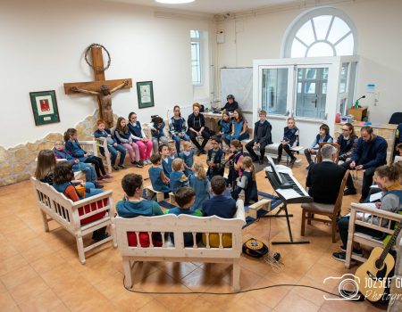 Egymillió gyermek imádkozza a rózsafüzért – 2019