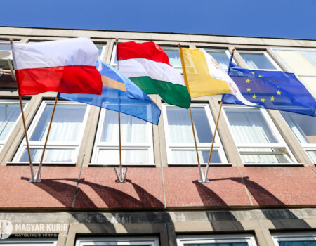 Főpásztori látogatás a Grosicsban