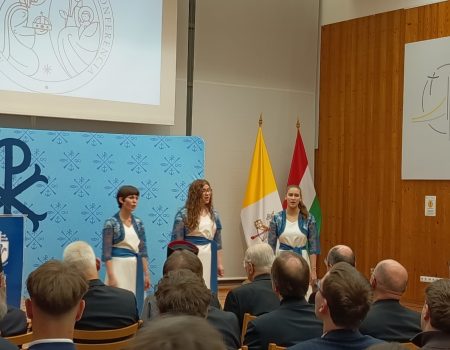 Kórusiskolás diákok zenei szolgálata
